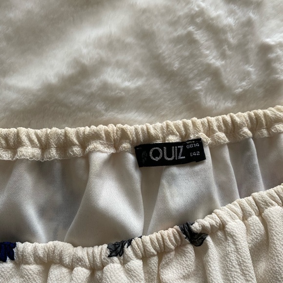 Floral Off-the-shoulder romper - Picture 3 of 3